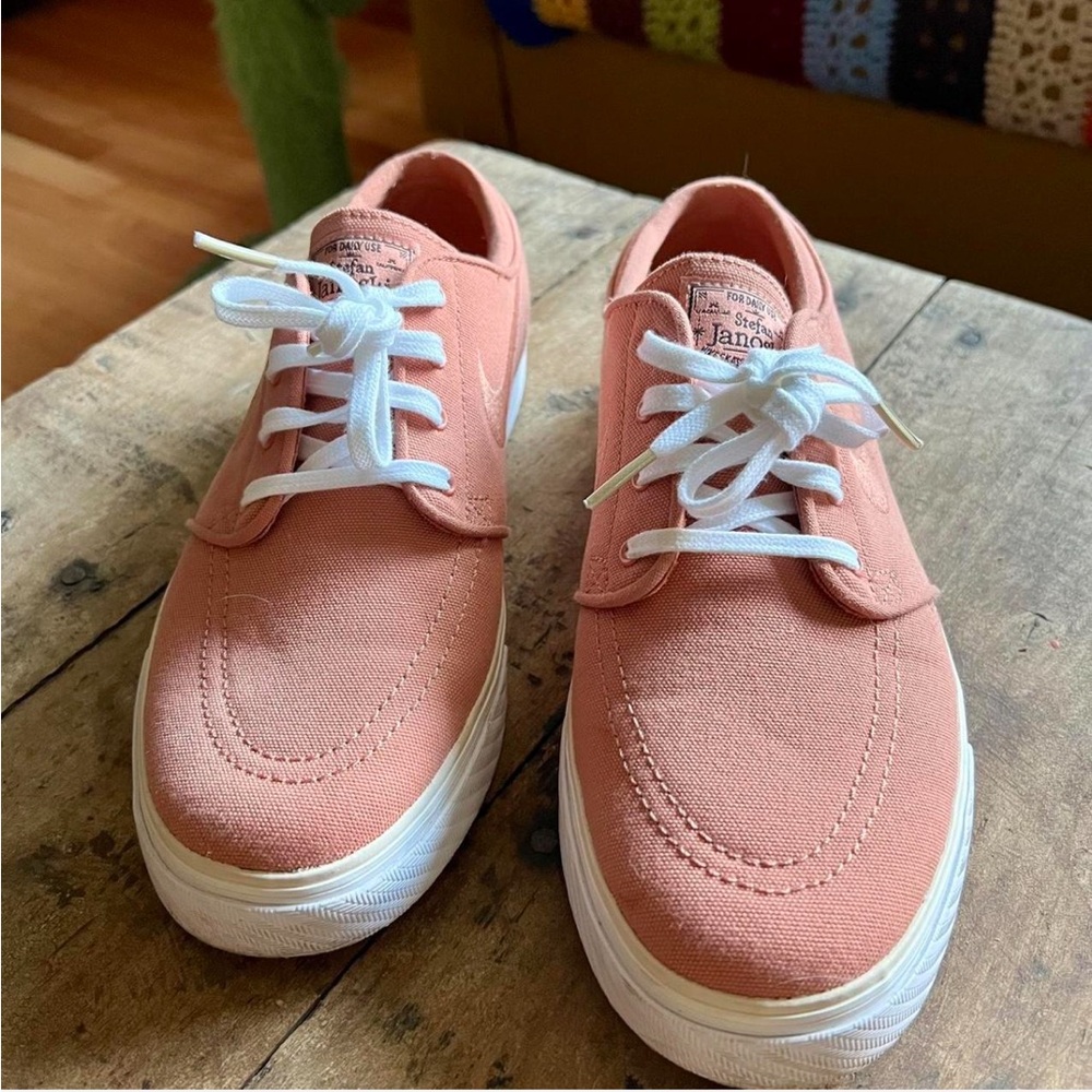 Peach Nike Zoom SB’s